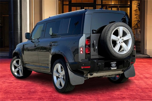 2025 Land Rover Defender 110 X-Dynamic SE photo 3