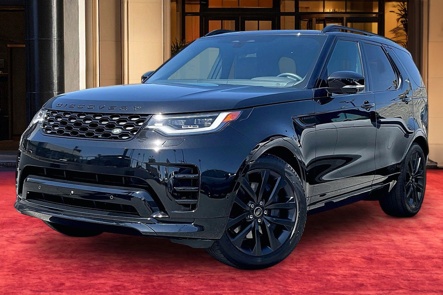 2024 Land Rover Discovery P360 Dynamic SE's photo