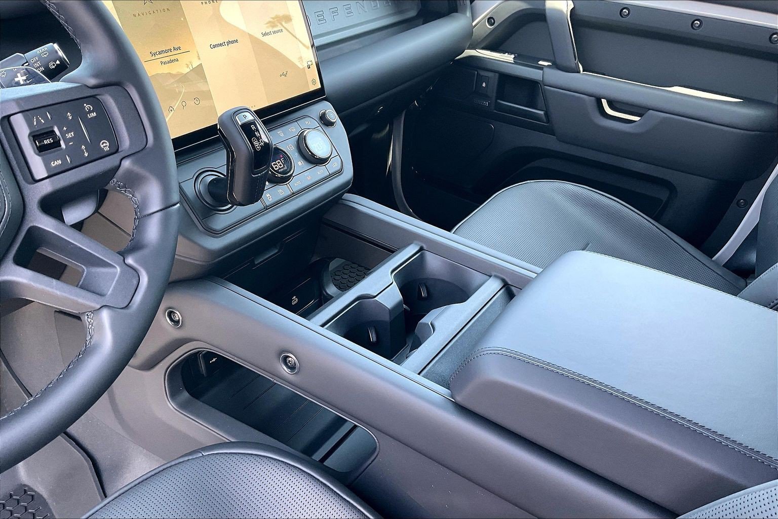 2026 Land Rover Defender OCTA - Photo 13