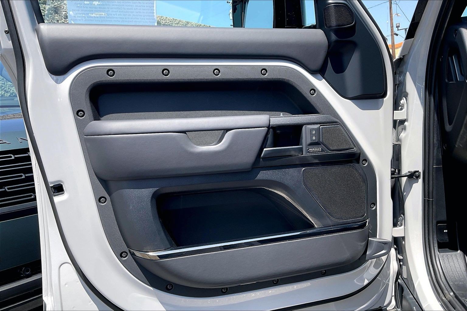 2026 Land Rover Defender OCTA - Photo 14