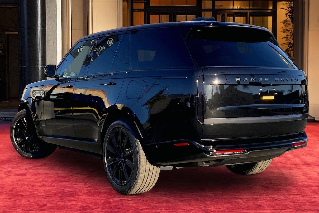 New 2026 Land Rover Range Rover P550e SE SUV