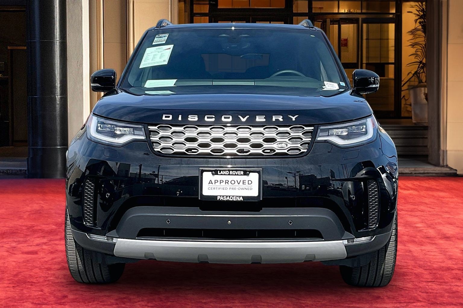 2025 Land Rover Discovery S photo 2
