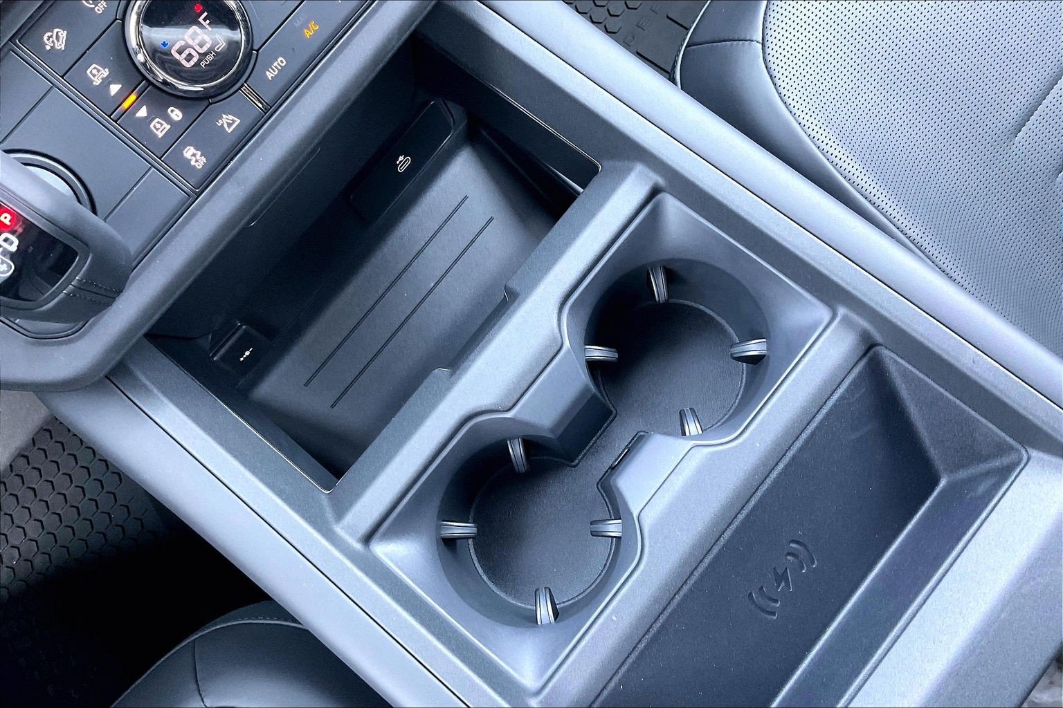 2026 Land Rover Defender OCTA - Photo 26