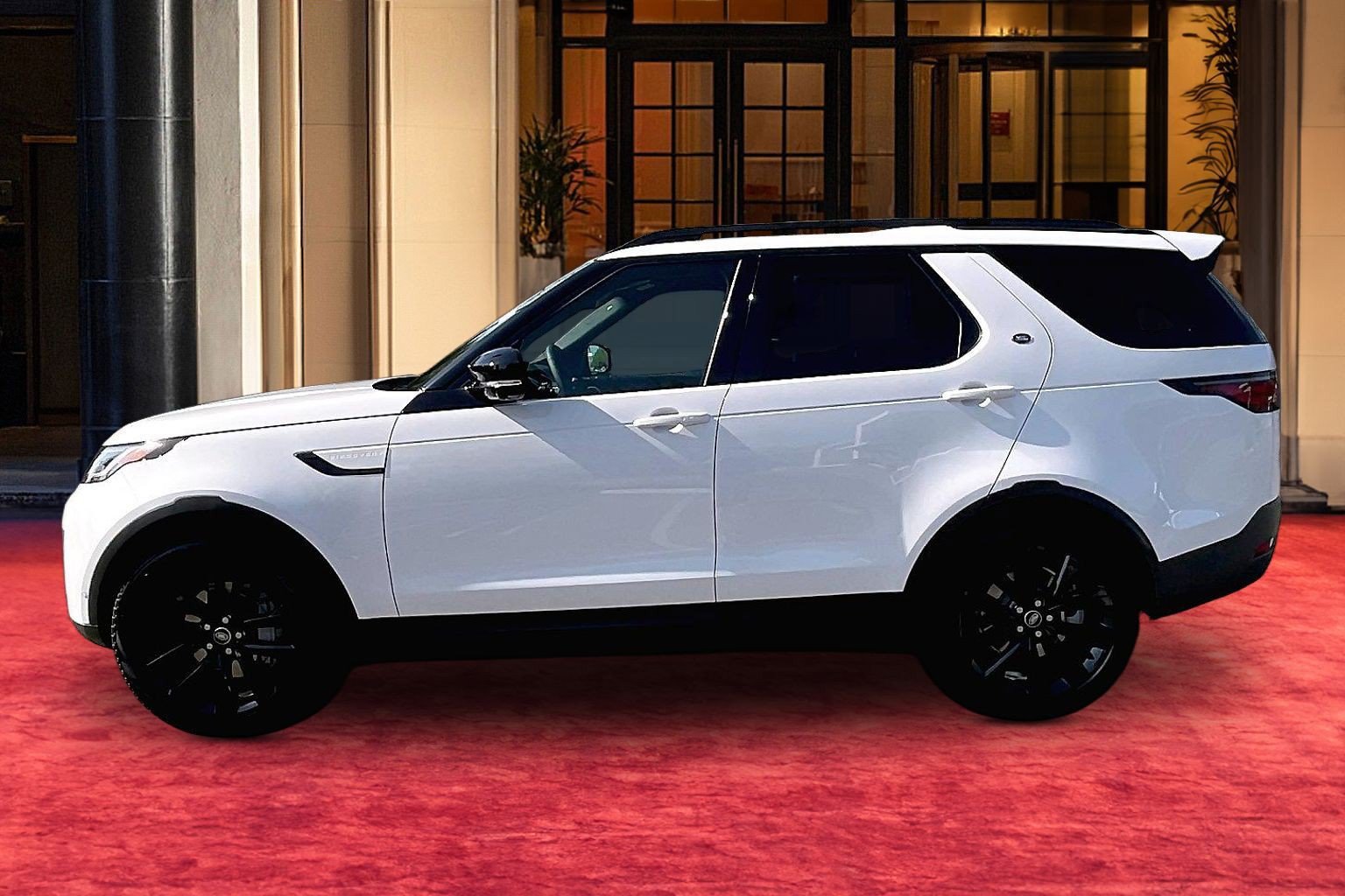 2026 Land Rover Discovery S 300PS