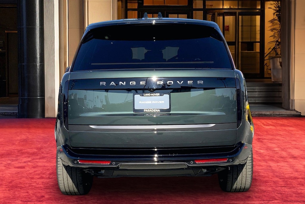 New 2026 Land Rover Range Rover P550e SE SUV