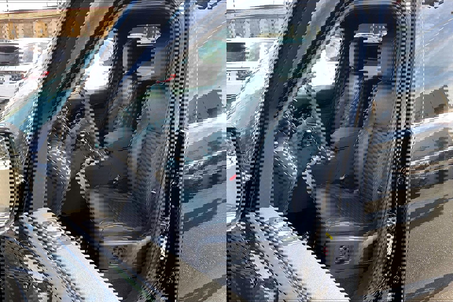 2025 Land Rover Discovery S photo 3