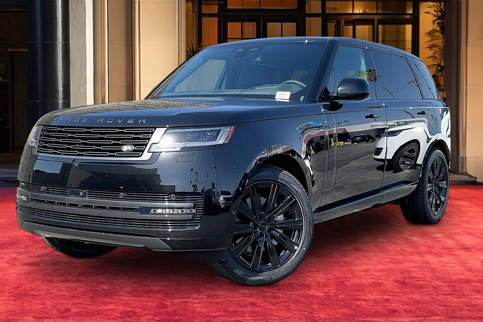 2026 Land Rover Range Rover 3.0 SE LWB 7's photo