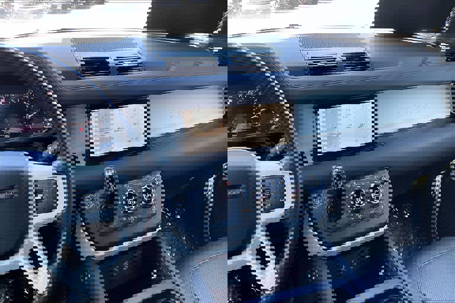 2023 Land Rover Defender 110 S photo 5