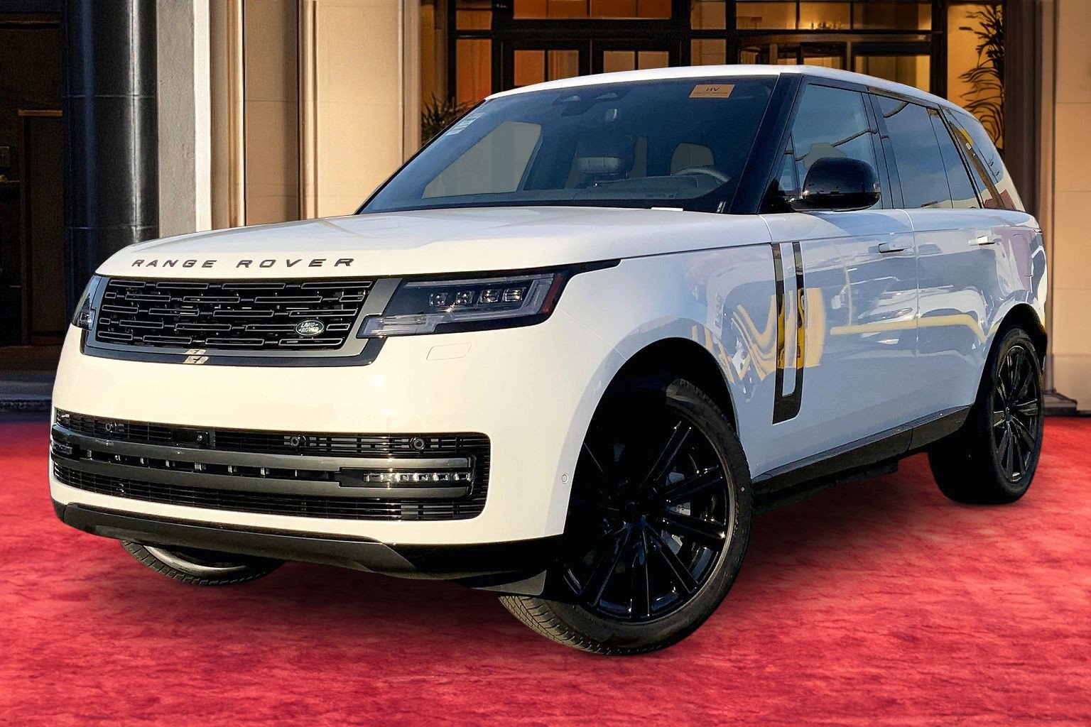 2026 Land Rover Range Rover 3.0 PHEV SE SWB's photo