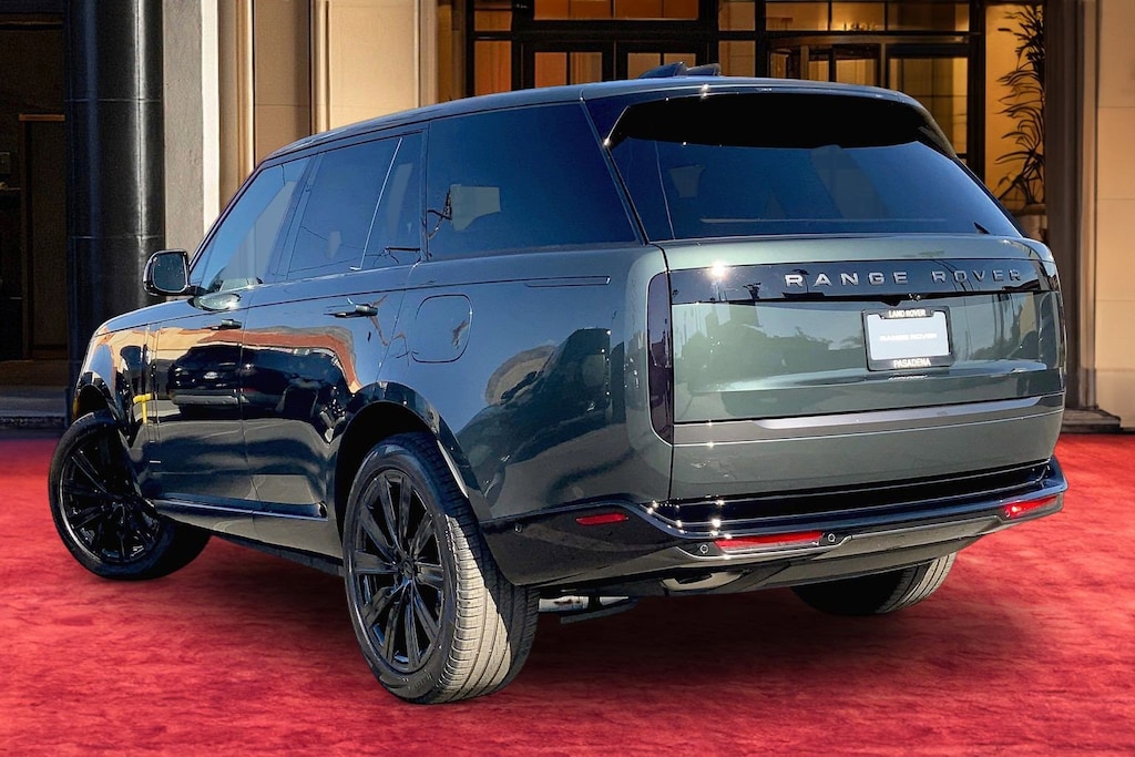 New 2026 Land Rover Range Rover P550e SE SUV