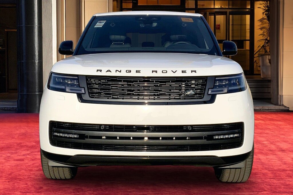 New 2026 Land Rover Range Rover P550e SE SUV