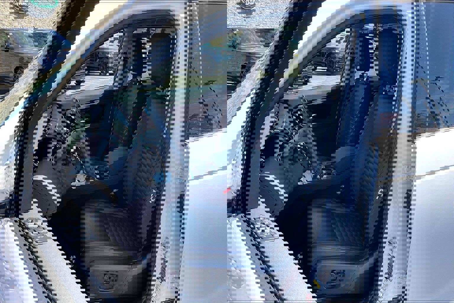 2025 Land Rover Discovery Sport S photo 3