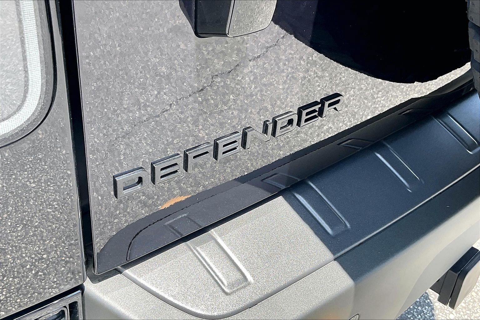 2026 Land Rover Defender OCTA - Photo 9