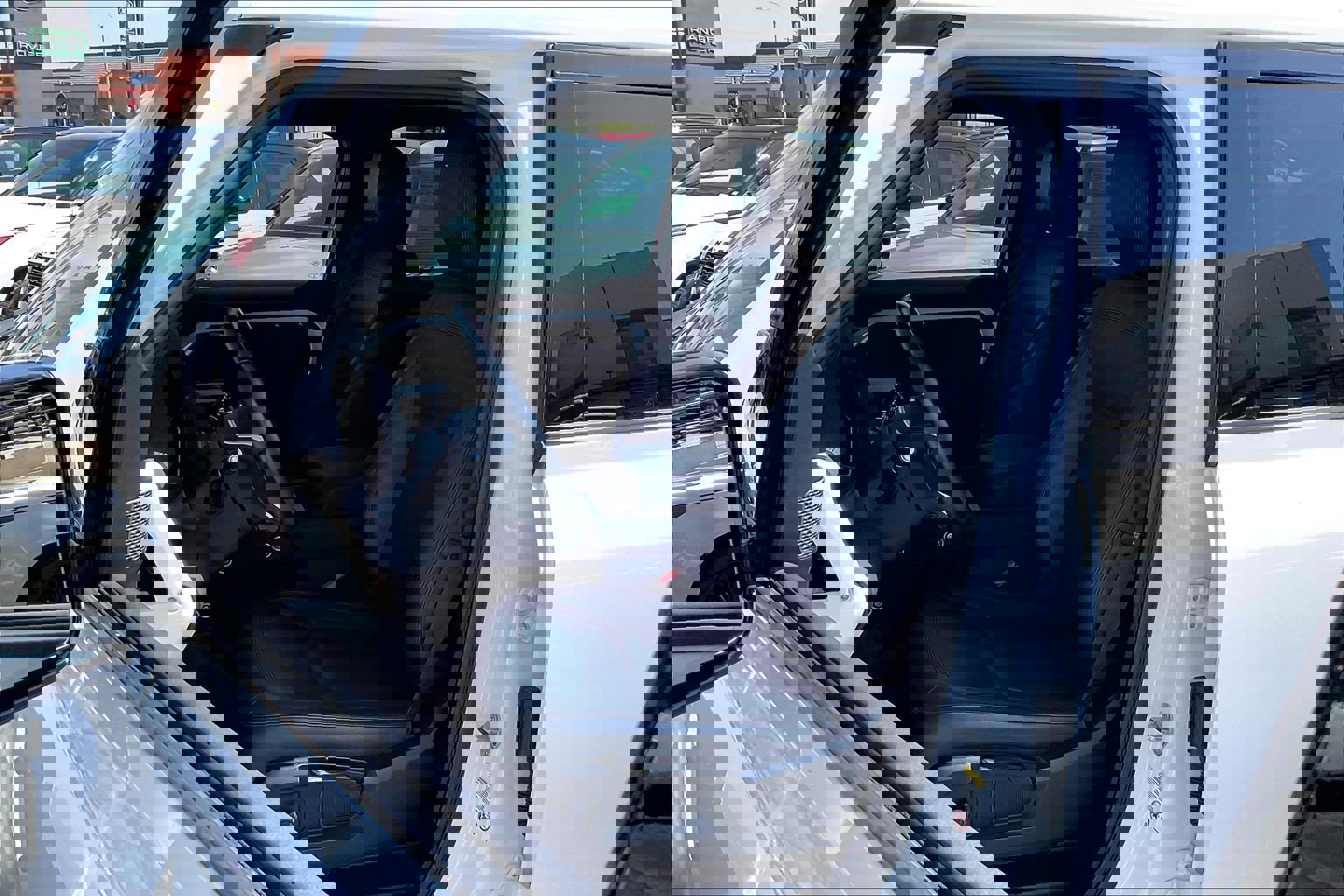 2023 Land Rover Defender 110 S photo 3