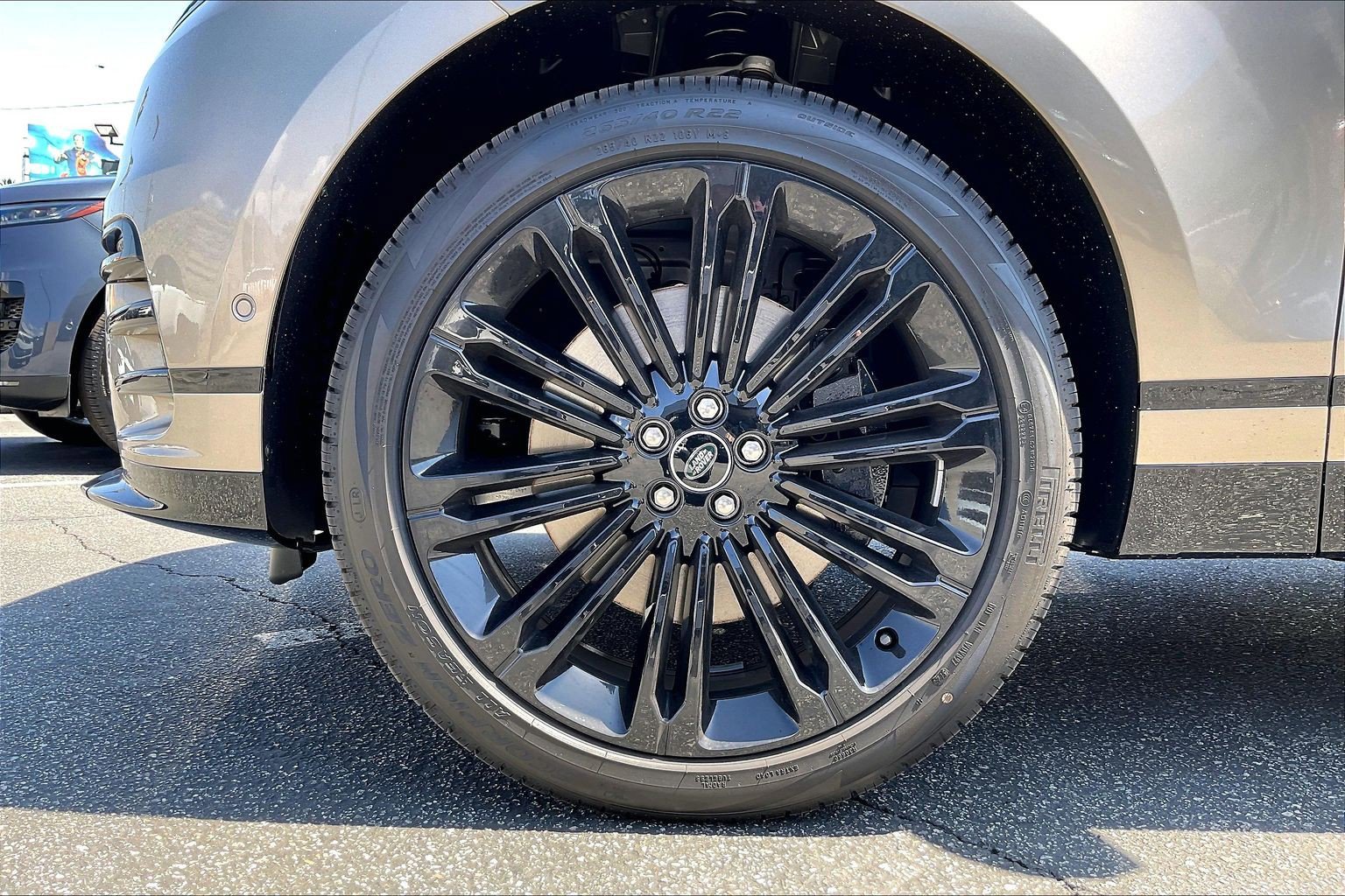 2026 Land Rover Range Rover Velar Dynamic SE - Photo 18