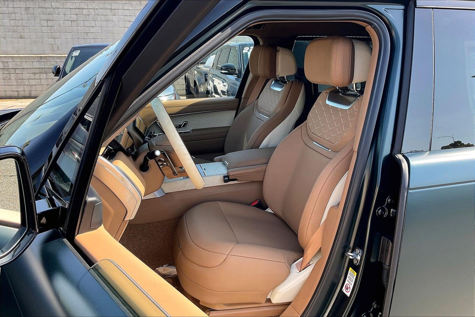 2026 Land Rover Range Rover SV - Photo 14
