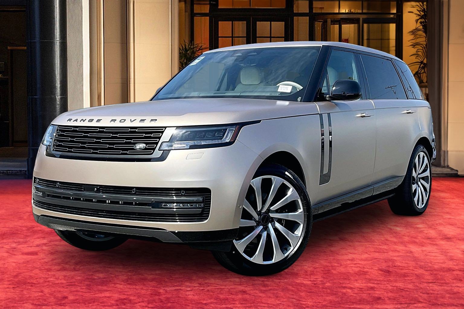 2026 Land Rover Range Rover 4.4 SE LWB 7's photo