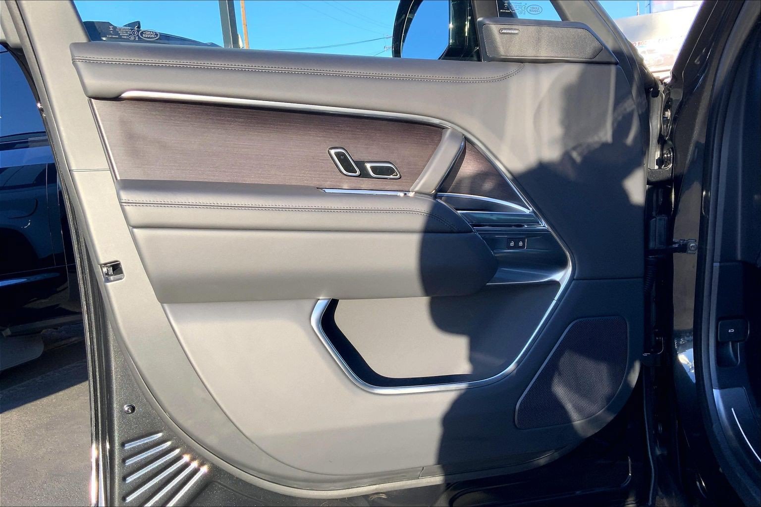 2026 Land Rover Range Rover SE - Photo 11