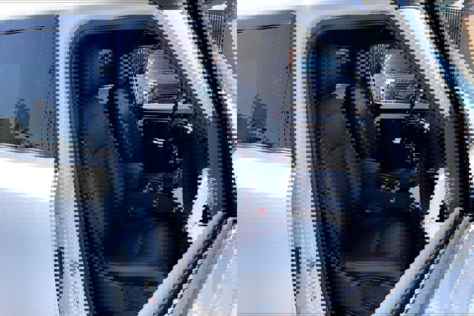 2023 Land Rover Defender 110 S photo 6