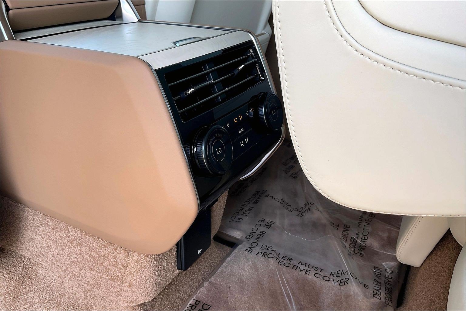 2026 Land Rover Range Rover SV - Photo 23