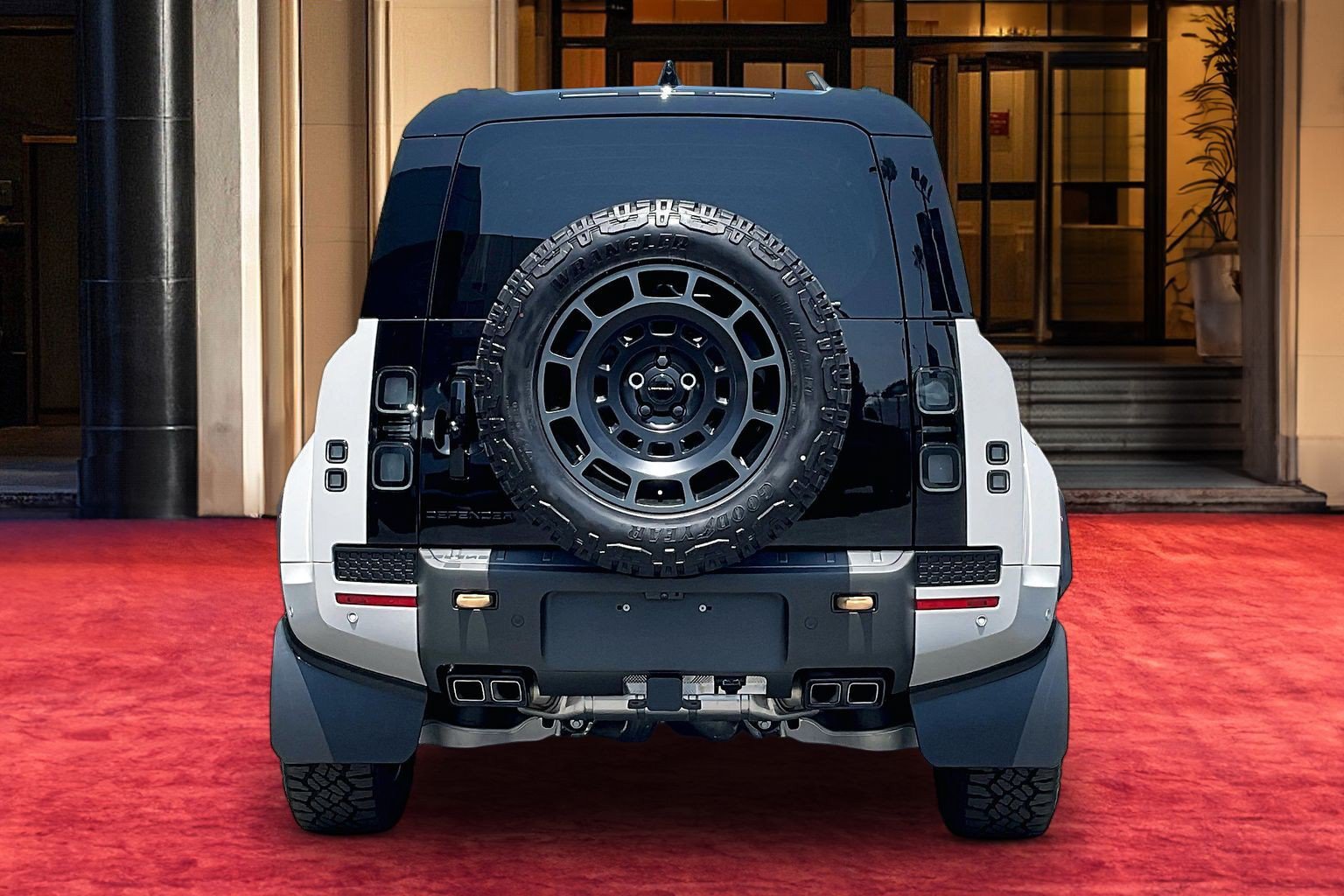 2026 Land Rover Defender OCTA - Photo 7