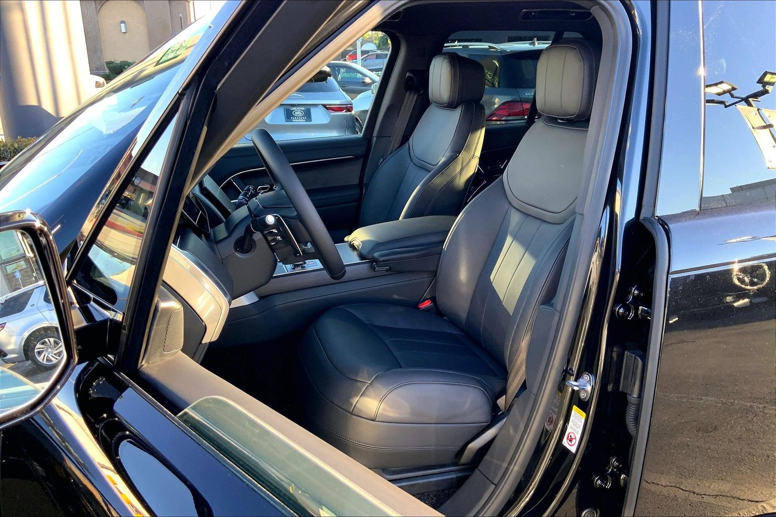 2026 Land Rover Range Rover SE - Photo 13