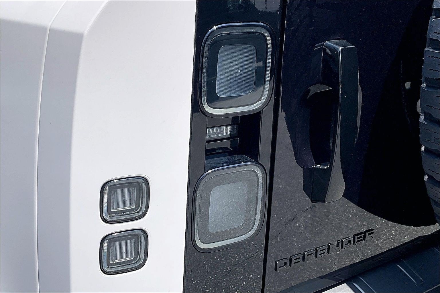2026 Land Rover Defender OCTA - Photo 8