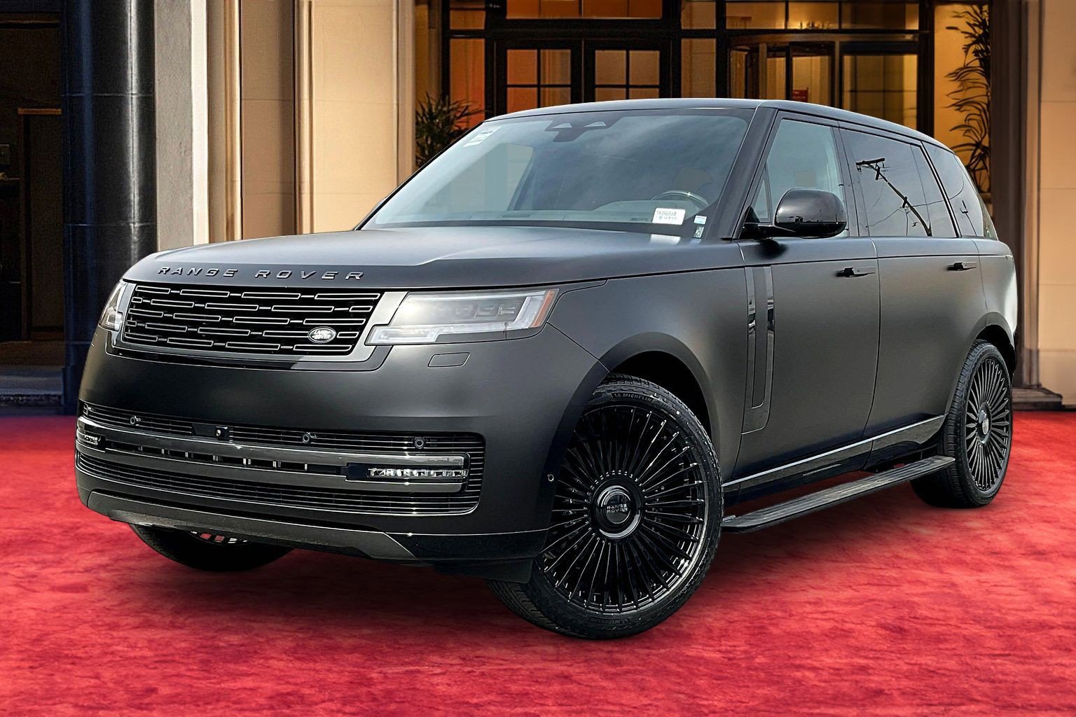 2026 Land Rover Range Rover 4.4 SE LWB 7's photo