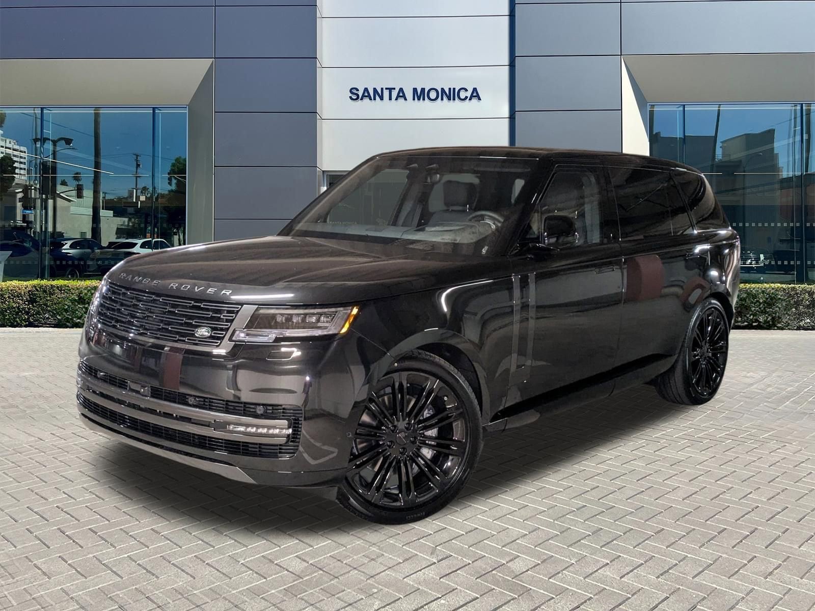 2026 Land Rover Range Rover 3.0 SE LWB 7's photo