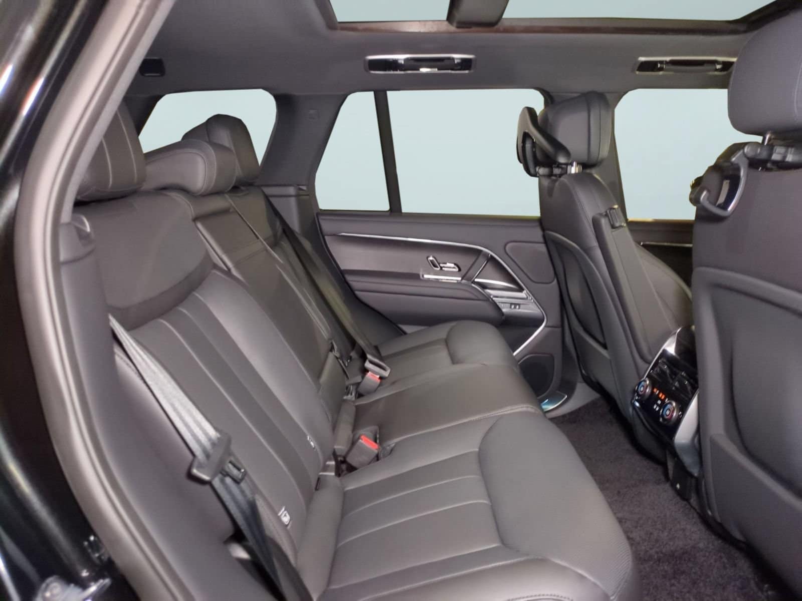 2026 Land Rover Range Rover SE - Photo 28