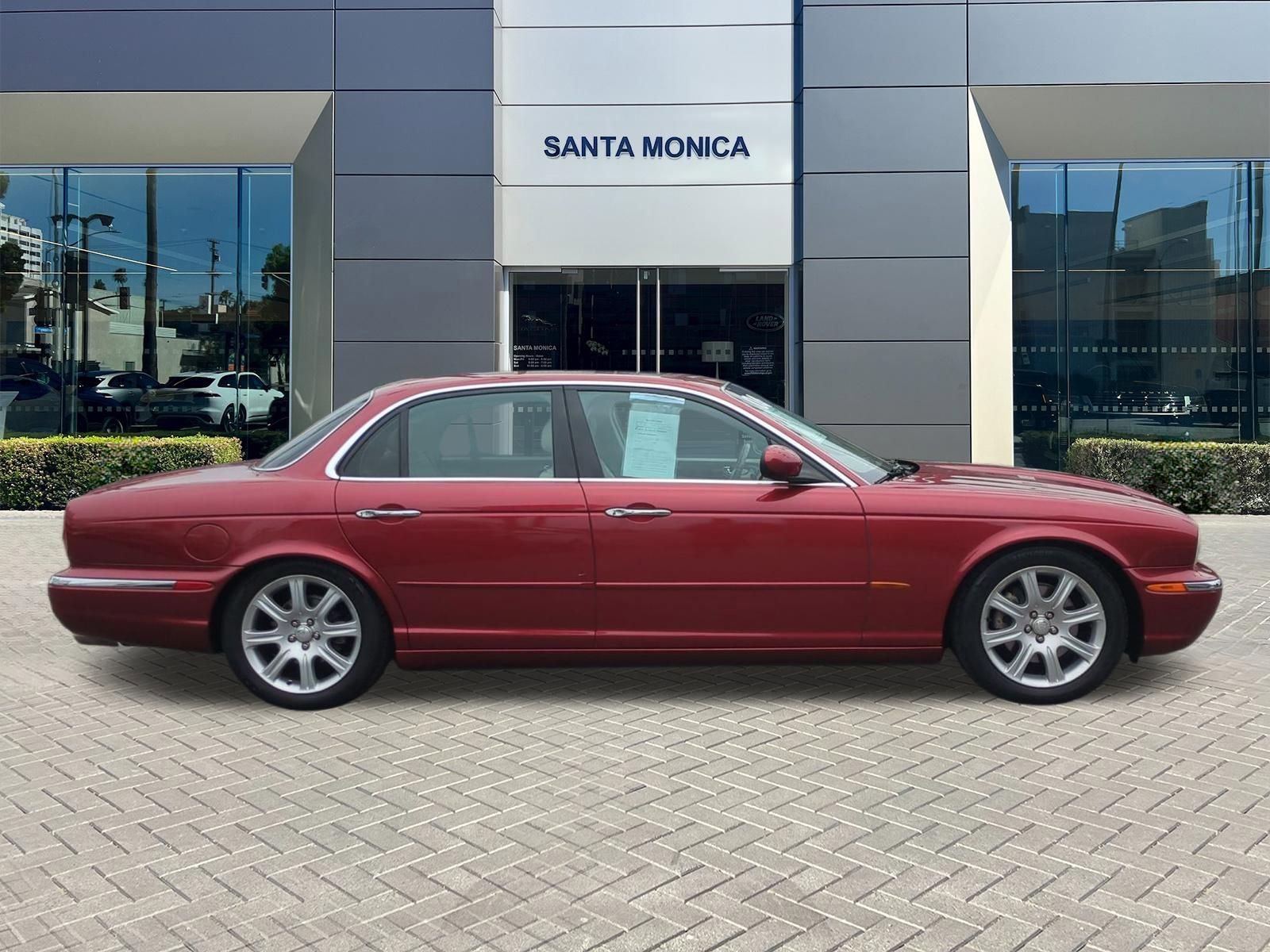 XJ XJ8 Sedan