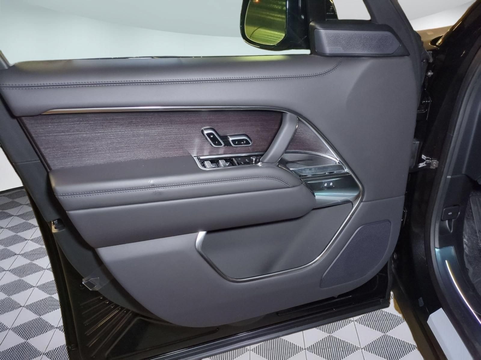 2026 Land Rover Range Rover SE - Photo 11