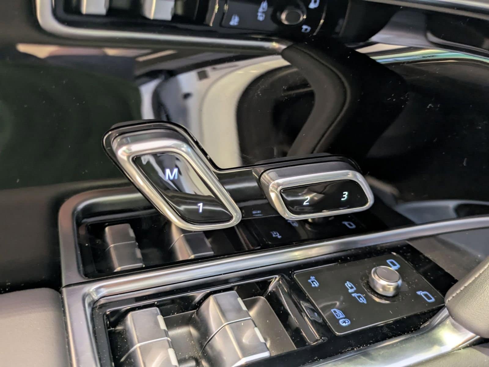 2026 Land Rover Range Rover SE - Photo 14