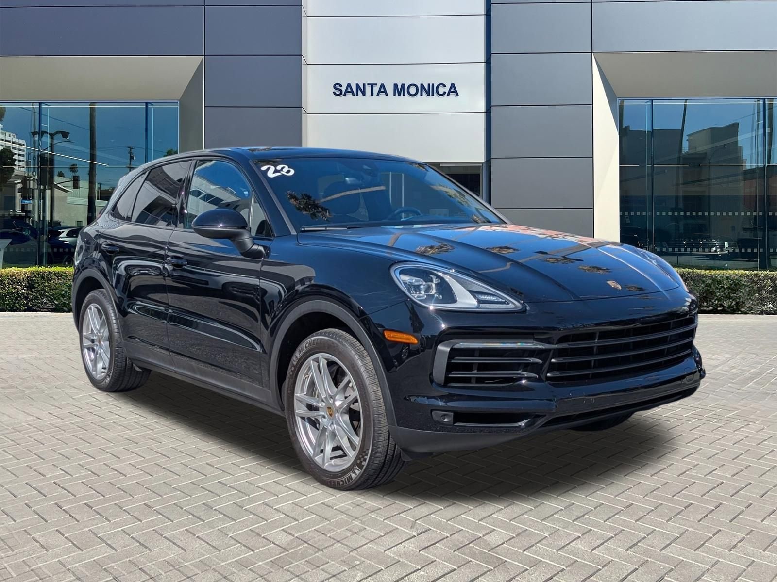 2023 Porsche Cayenne AWD photo 2