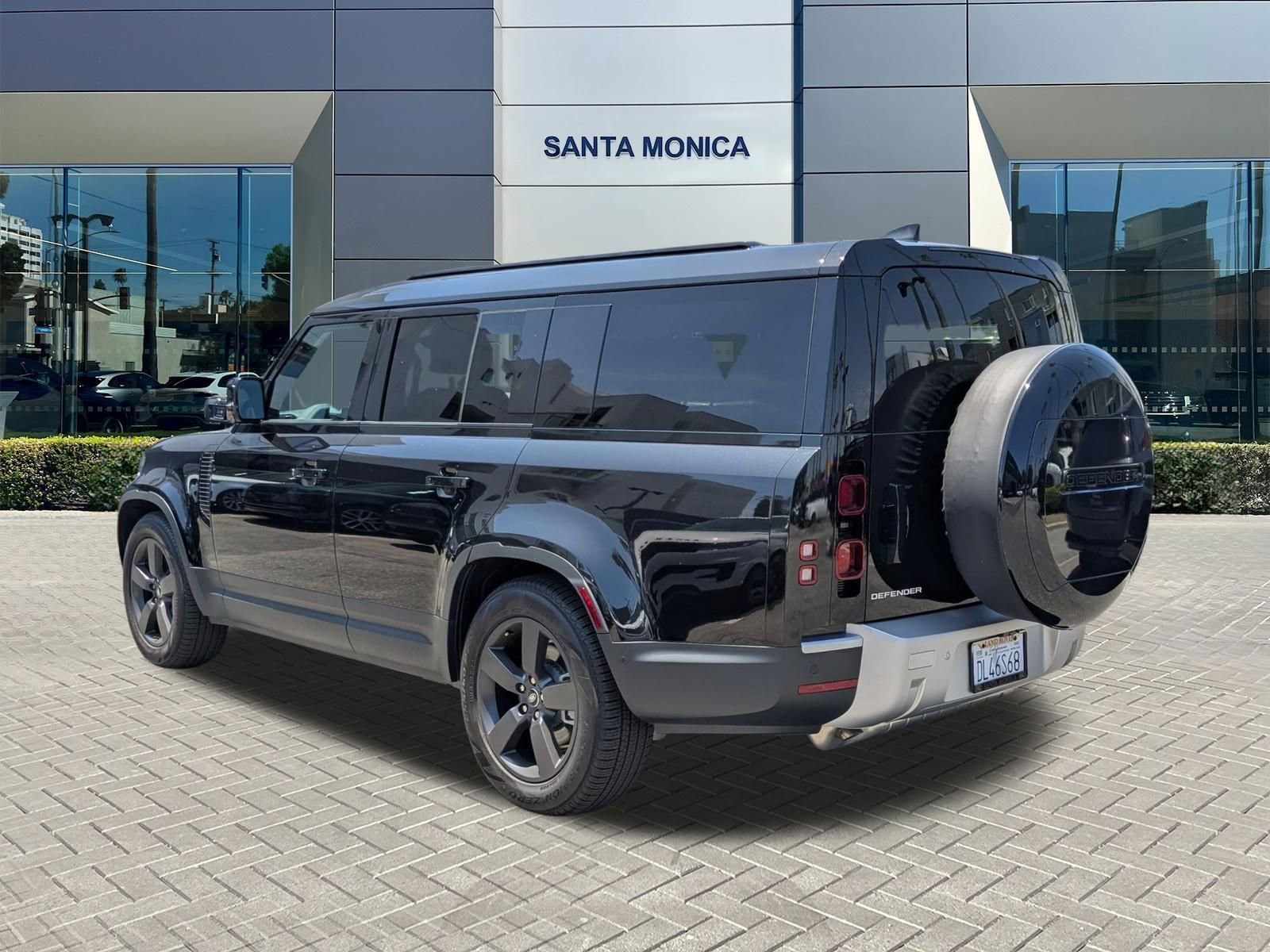 2025 Land Rover Defender 130 S photo 3