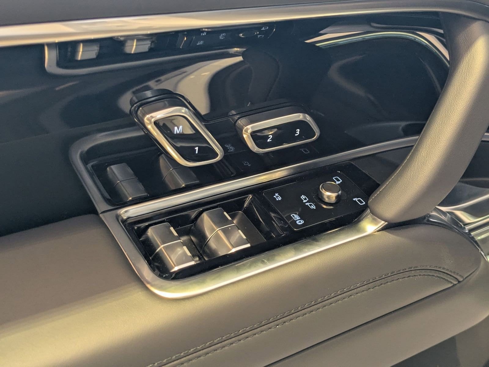 2026 Land Rover Range Rover SE - Photo 11