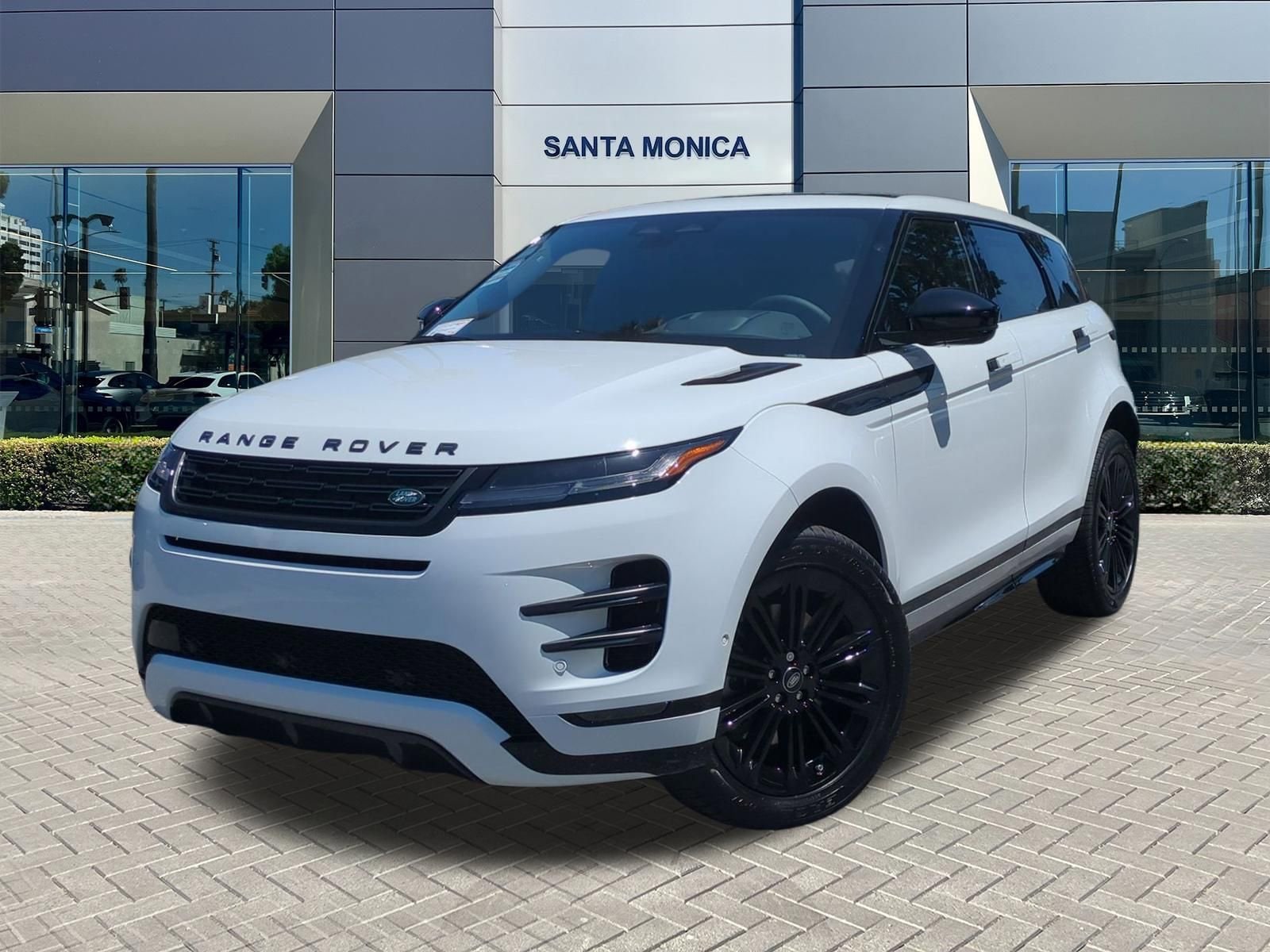 2026 Land Rover Range Rover Evoque Dynamic SE's photo