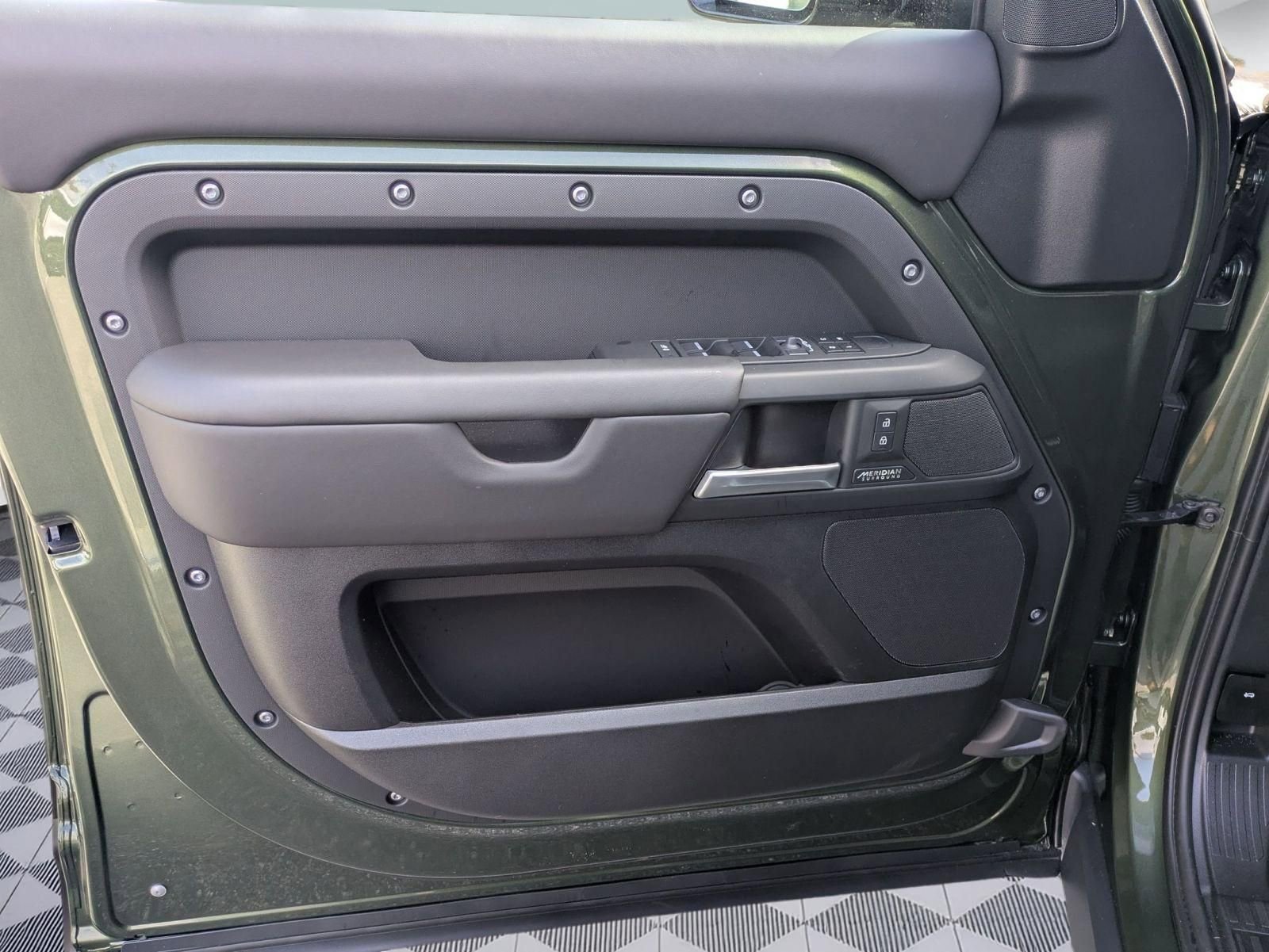 2026 Land Rover Defender X-Dynamic SE - Photo 11
