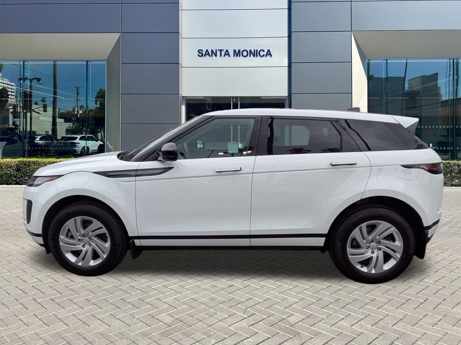 2024 Land Rover Range Rover Evoque Core S photo 3