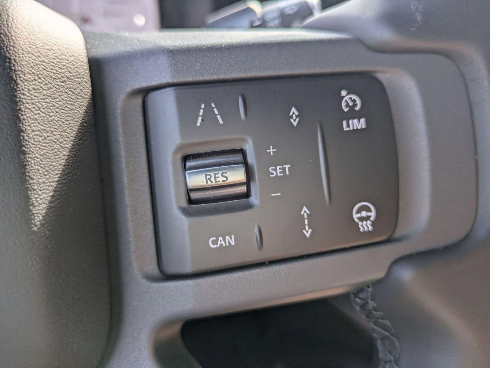 2026 Land Rover Defender X-Dynamic SE - Photo 18