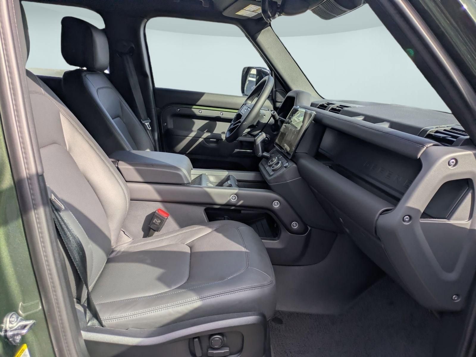 2026 Land Rover Defender X-Dynamic SE - Photo 29