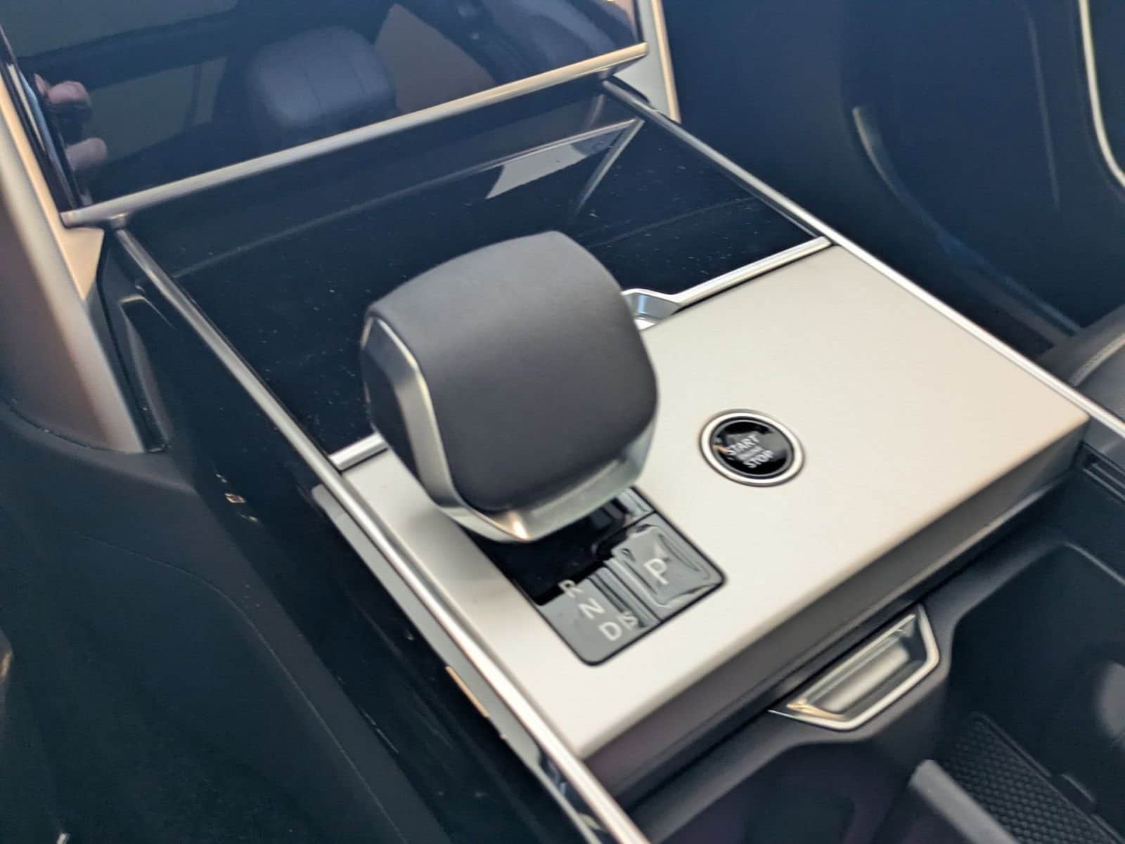 2026 Land Rover Range Rover SE - Photo 19