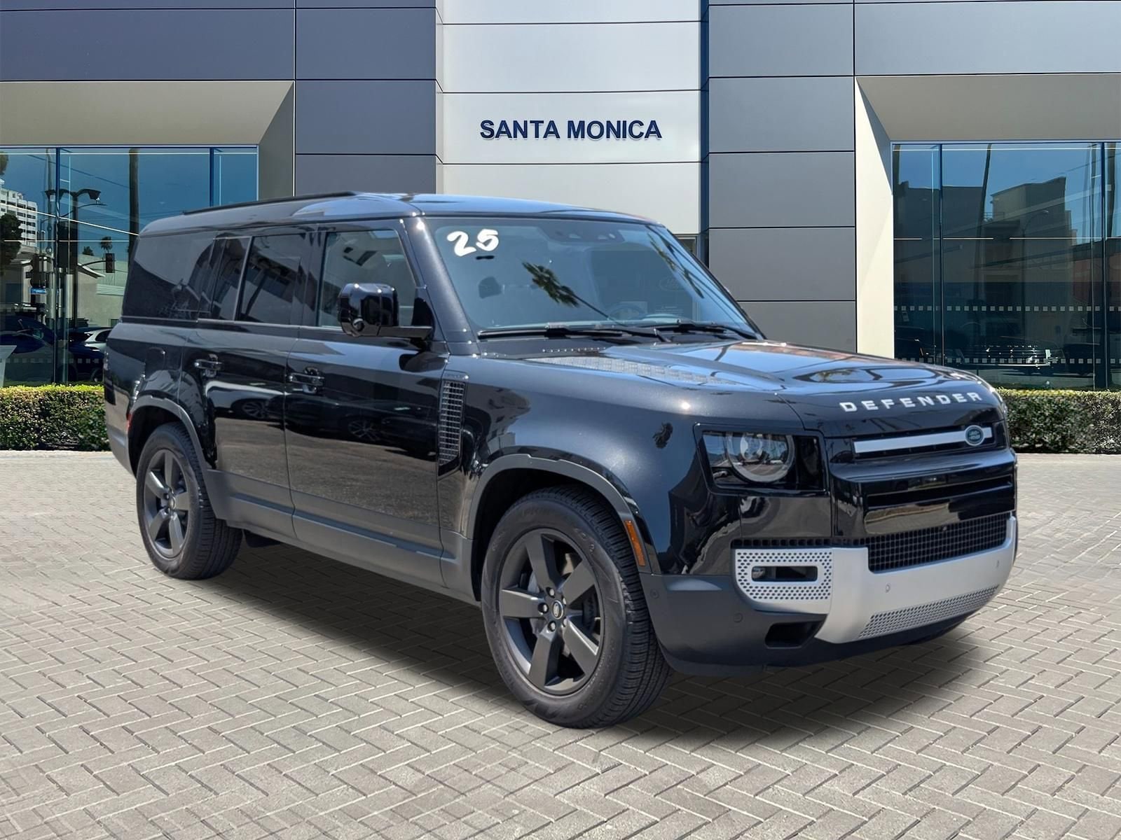 2025 Land Rover Defender 130 S photo 2