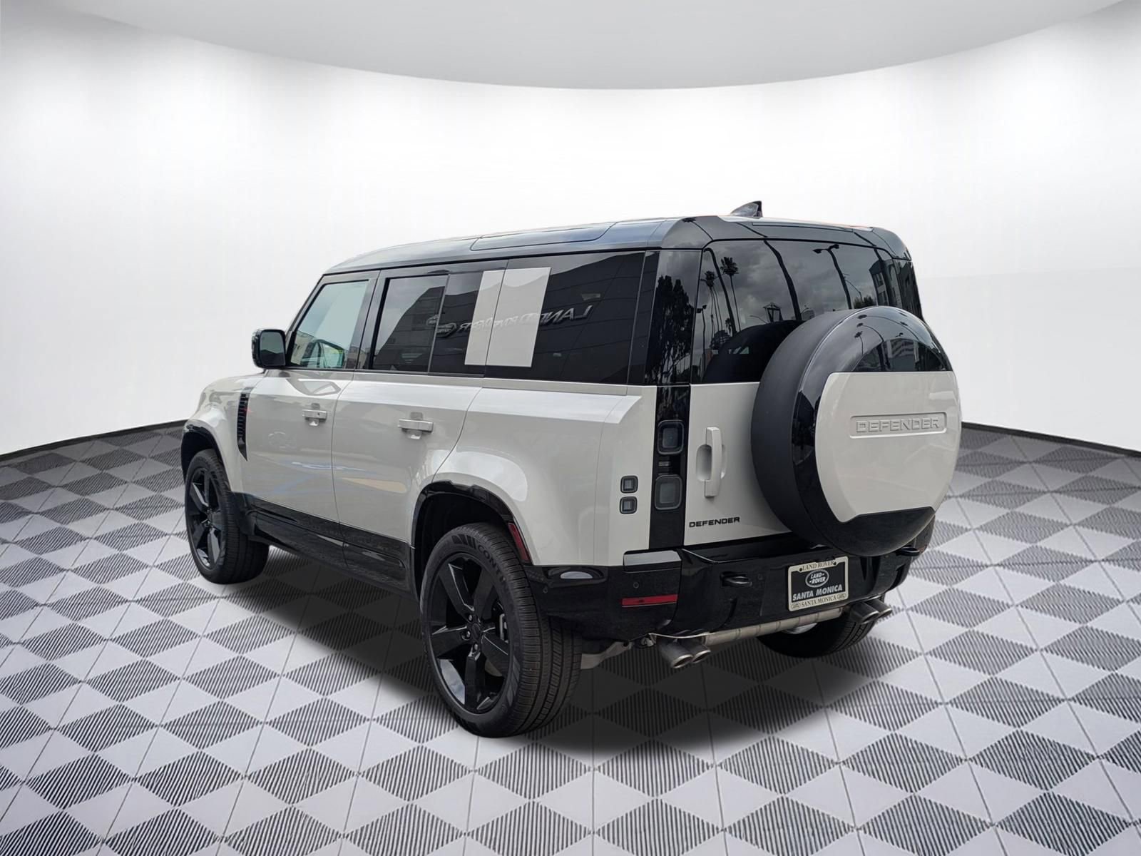2026 Land Rover Defender X-Dynamic SE - Photo 7
