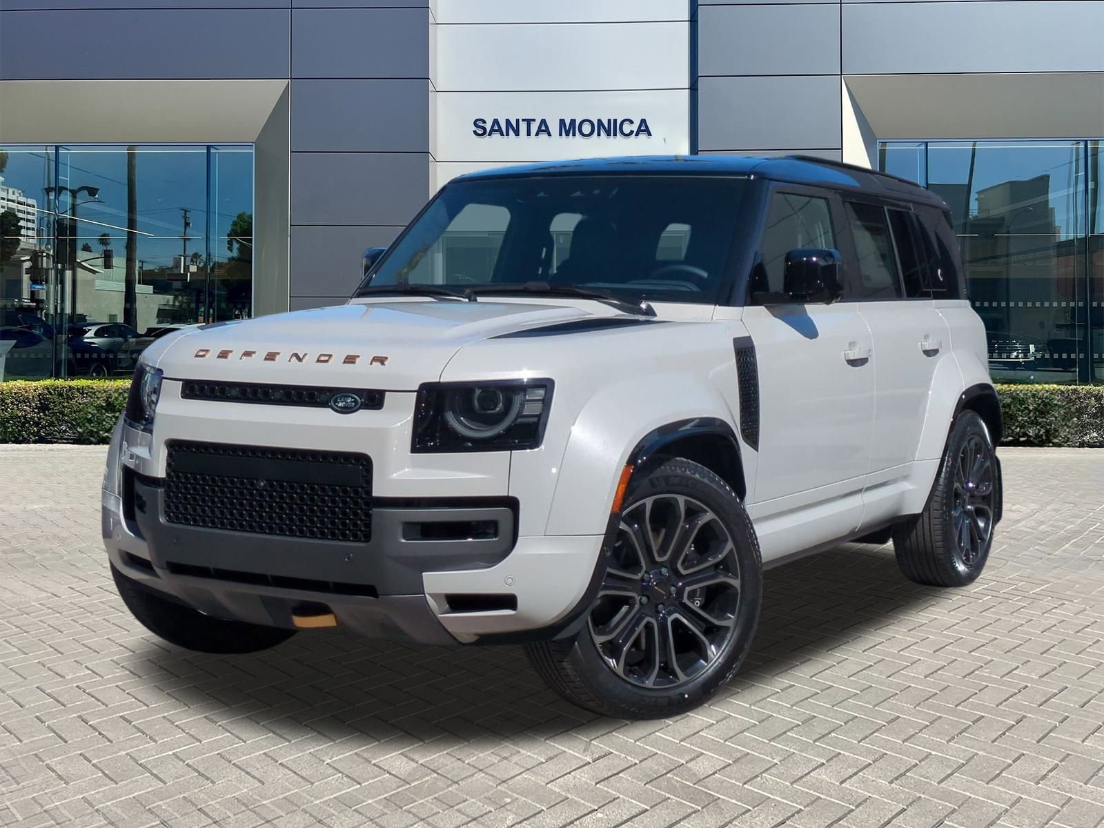 2026 Land Rover Defender 110 OCTA P635's photo