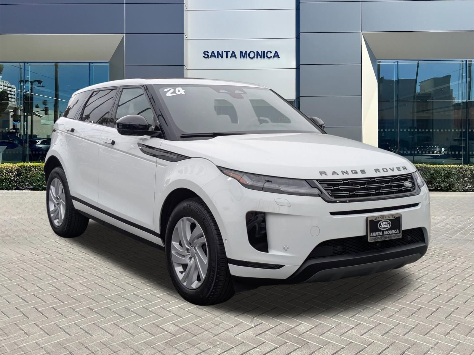 2024 Land Rover Range Rover Evoque Core S photo 2
