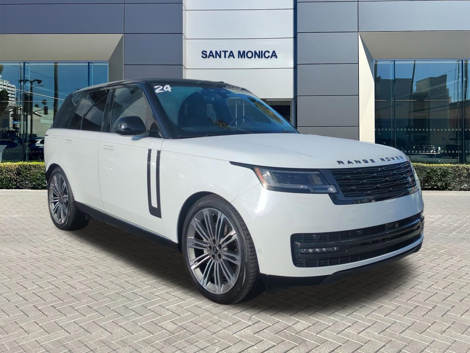 2024 Land Rover Range Rover SE photo 6