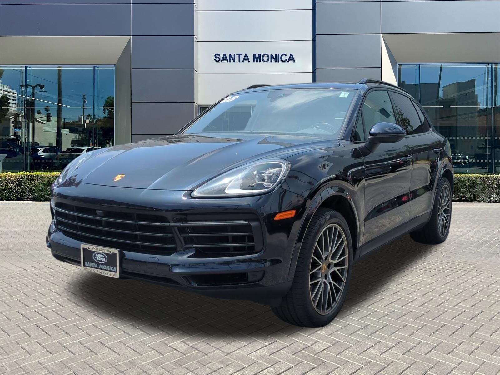 2023 Porsche Cayenne Platinum Edition's photo
