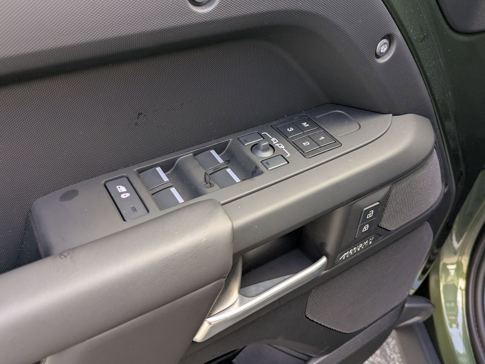 2026 Land Rover Defender X-Dynamic SE - Photo 12