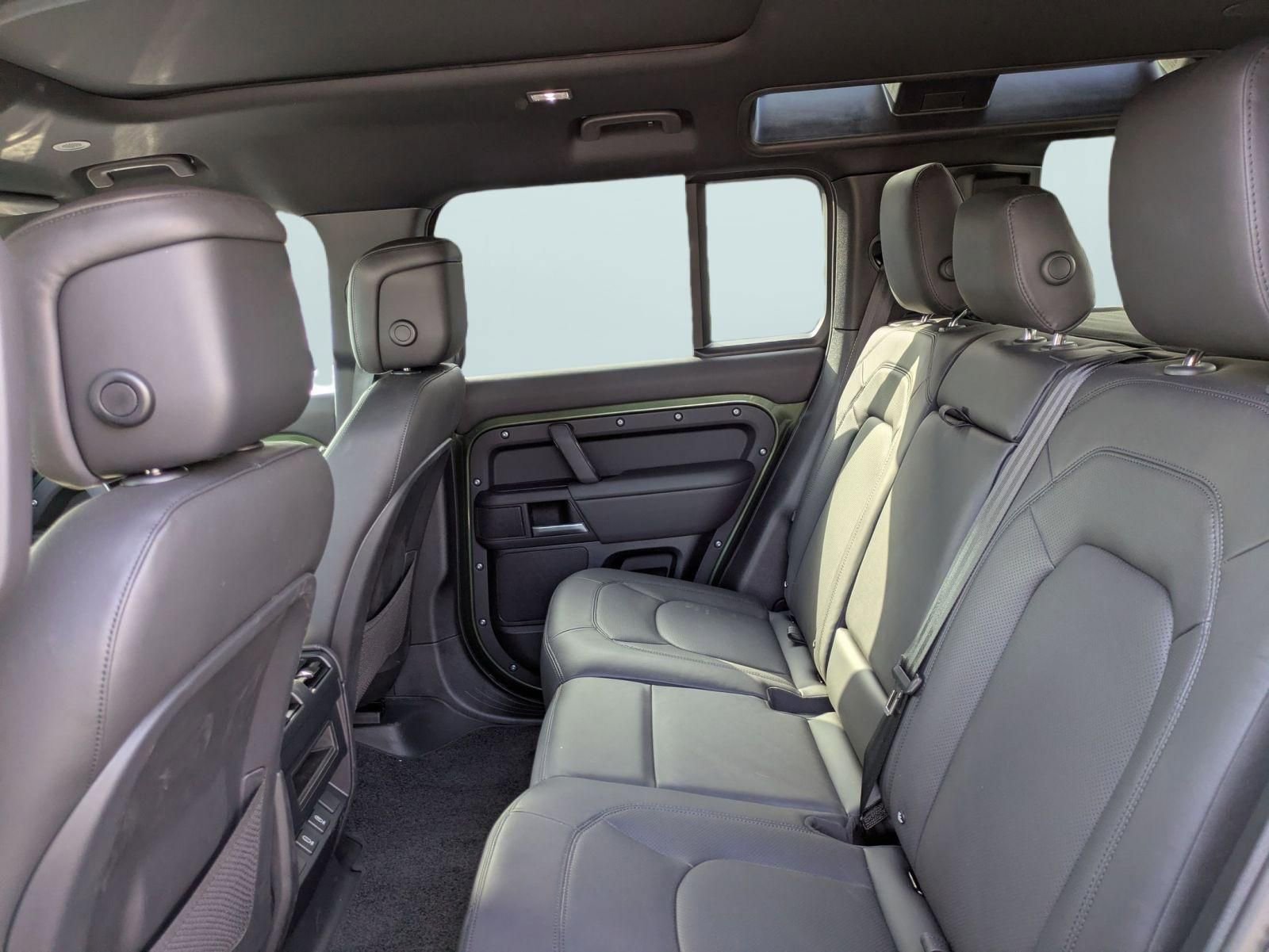 2026 Land Rover Defender X-Dynamic SE - Photo 27